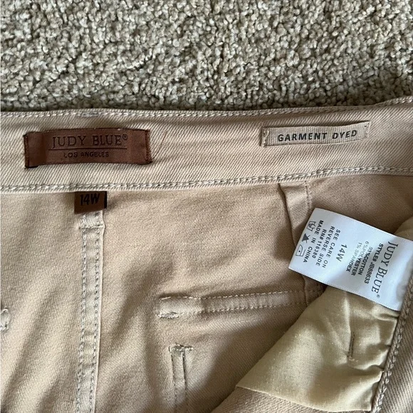 Judy Blue Women's Beige Straight Leg Jeans - Picture 3 of 4